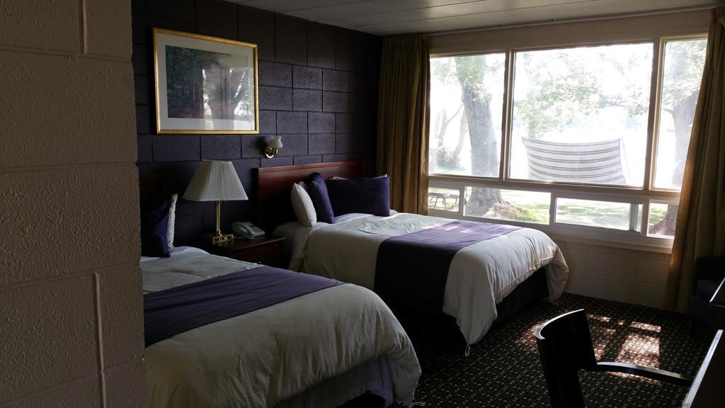 Riverview Motel